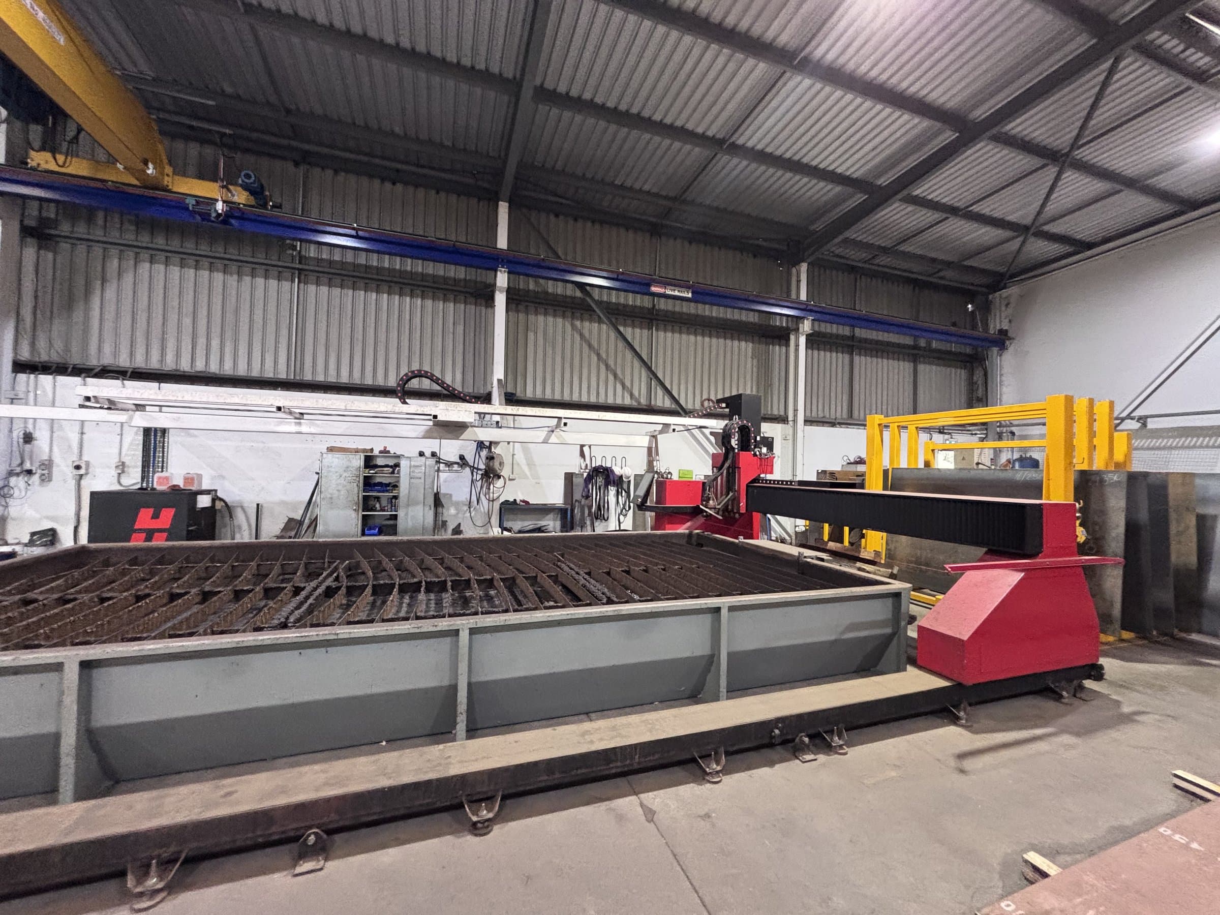 Plasma cutting bay
