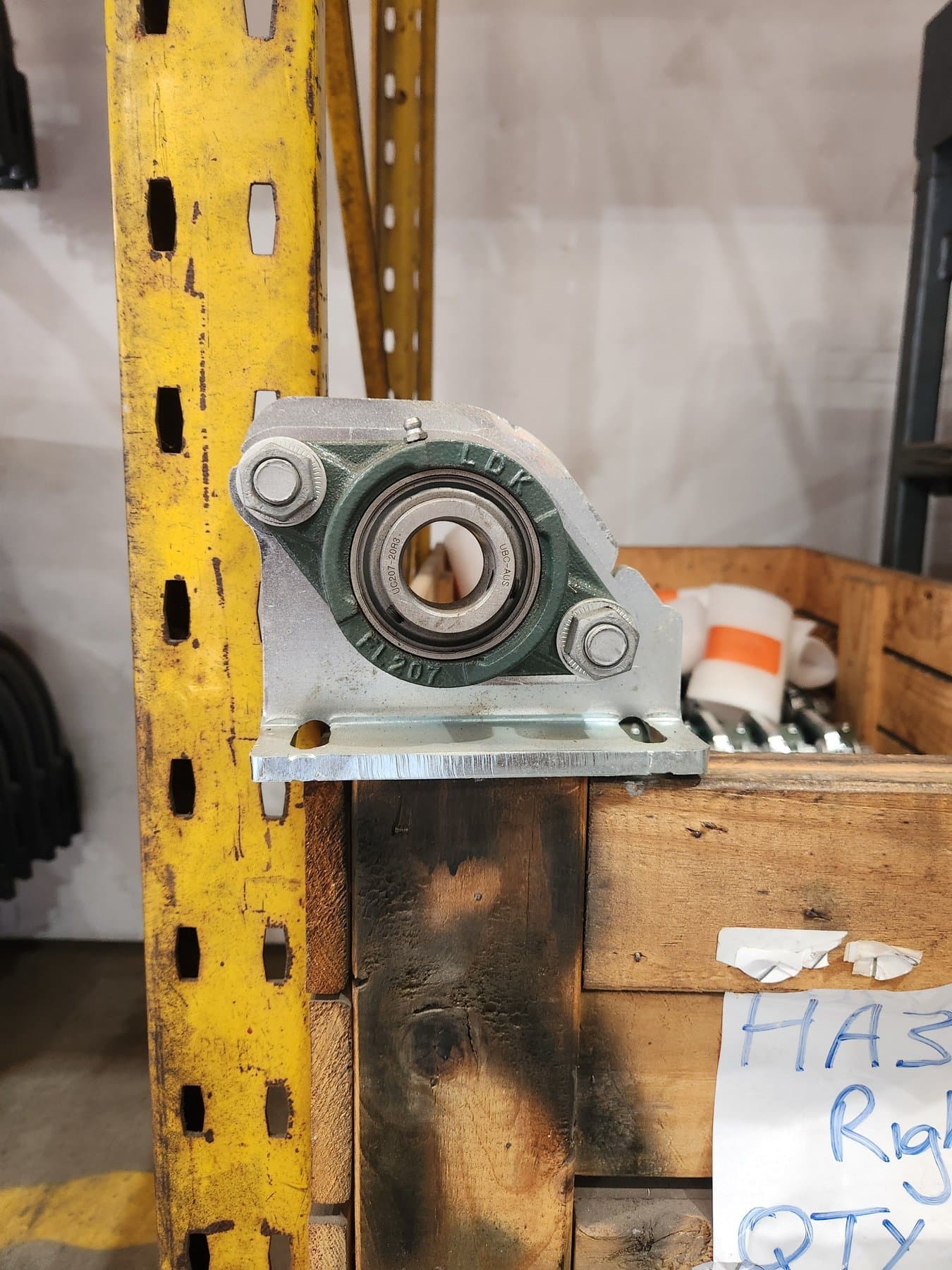 Harrow pivot bearing assembly